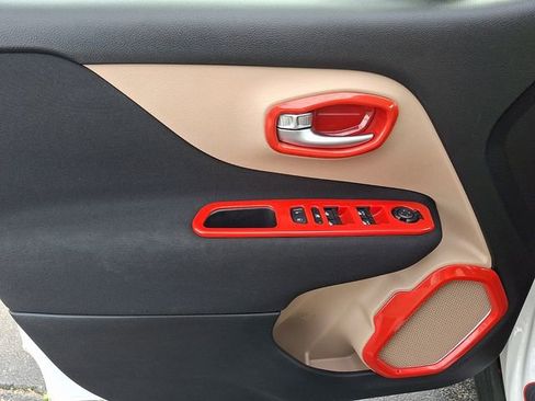 Used 2019 Jeep Renegade Sport w/ Sport Appearance Group image 12