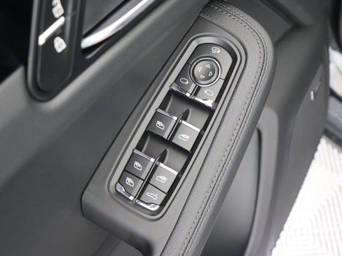 Used 2025 Porsche Macan image 28