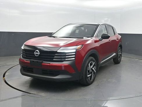 Used 2025 Nissan Kicks SV image 1