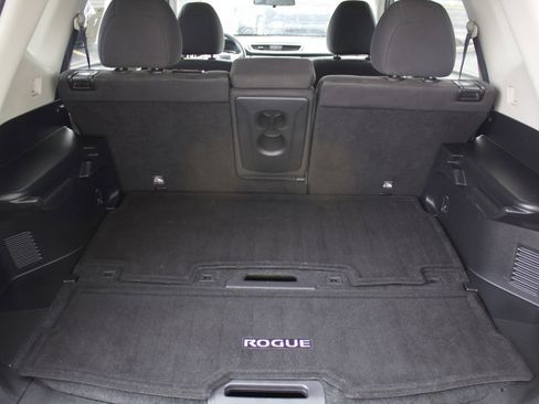 Used 2016 Nissan Rogue SV image 28