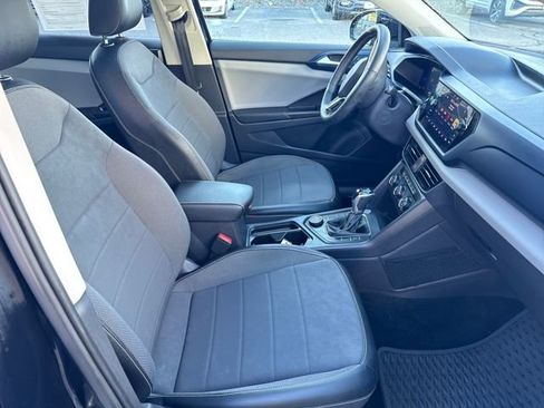 Certified 2022 Volkswagen Taos SE w/ Panoramic Sunroof Package image 35