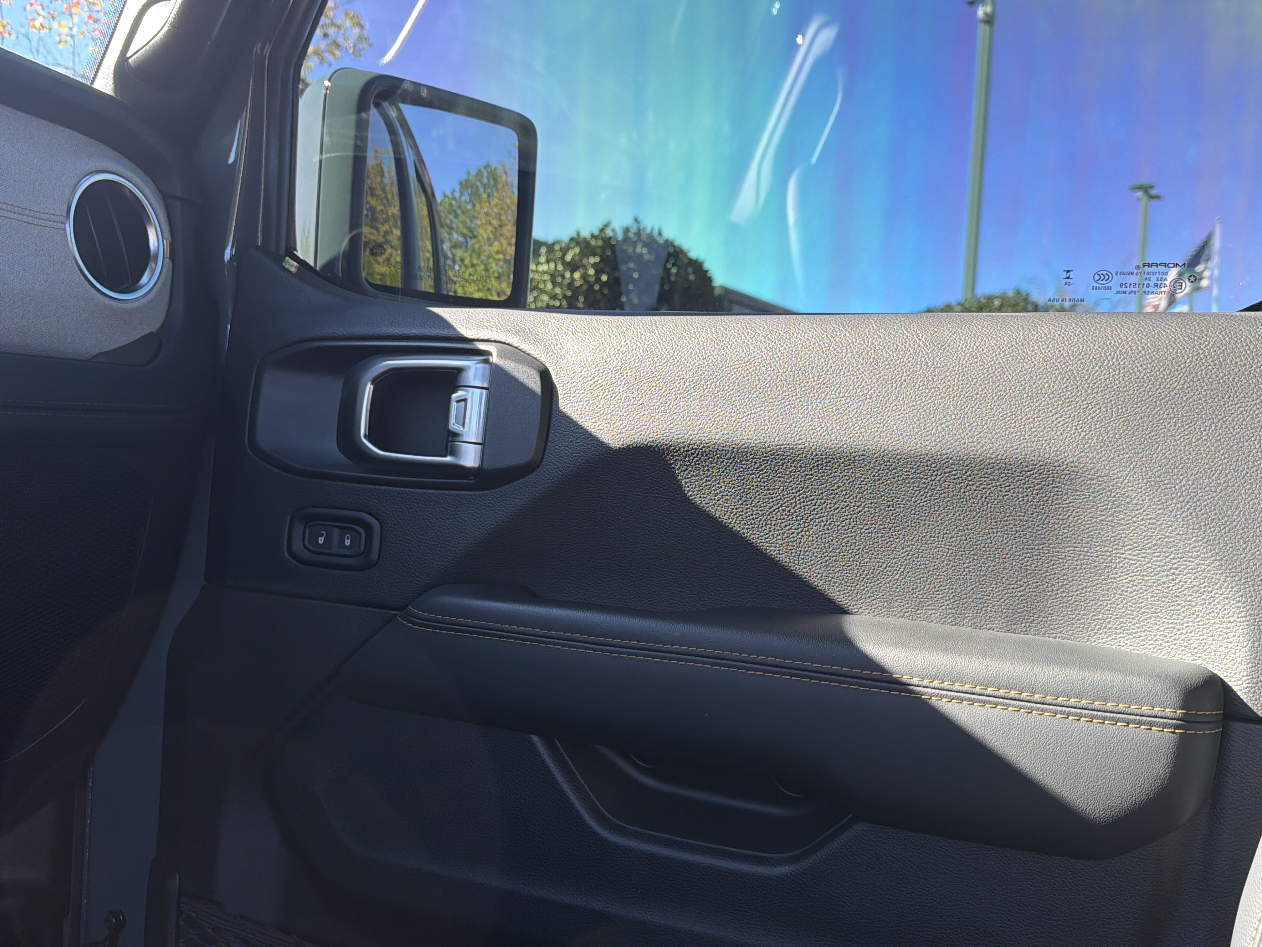 Used 2024 Jeep Wrangler Unlimited Sahara AWD/4WD image 57