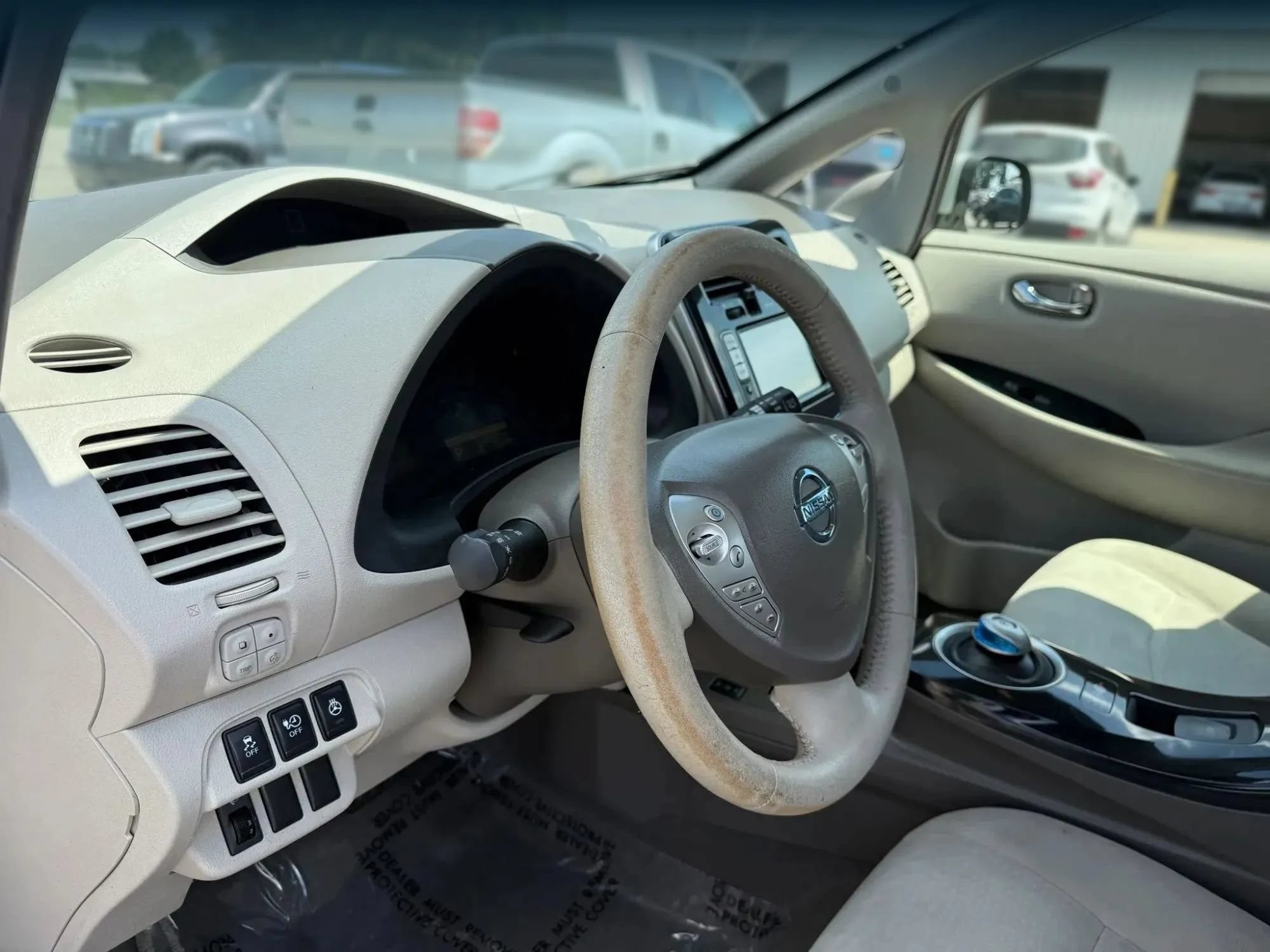 Used 2012 Nissan Leaf SL w/ Recycling/Organizational Pkg FWD image 17