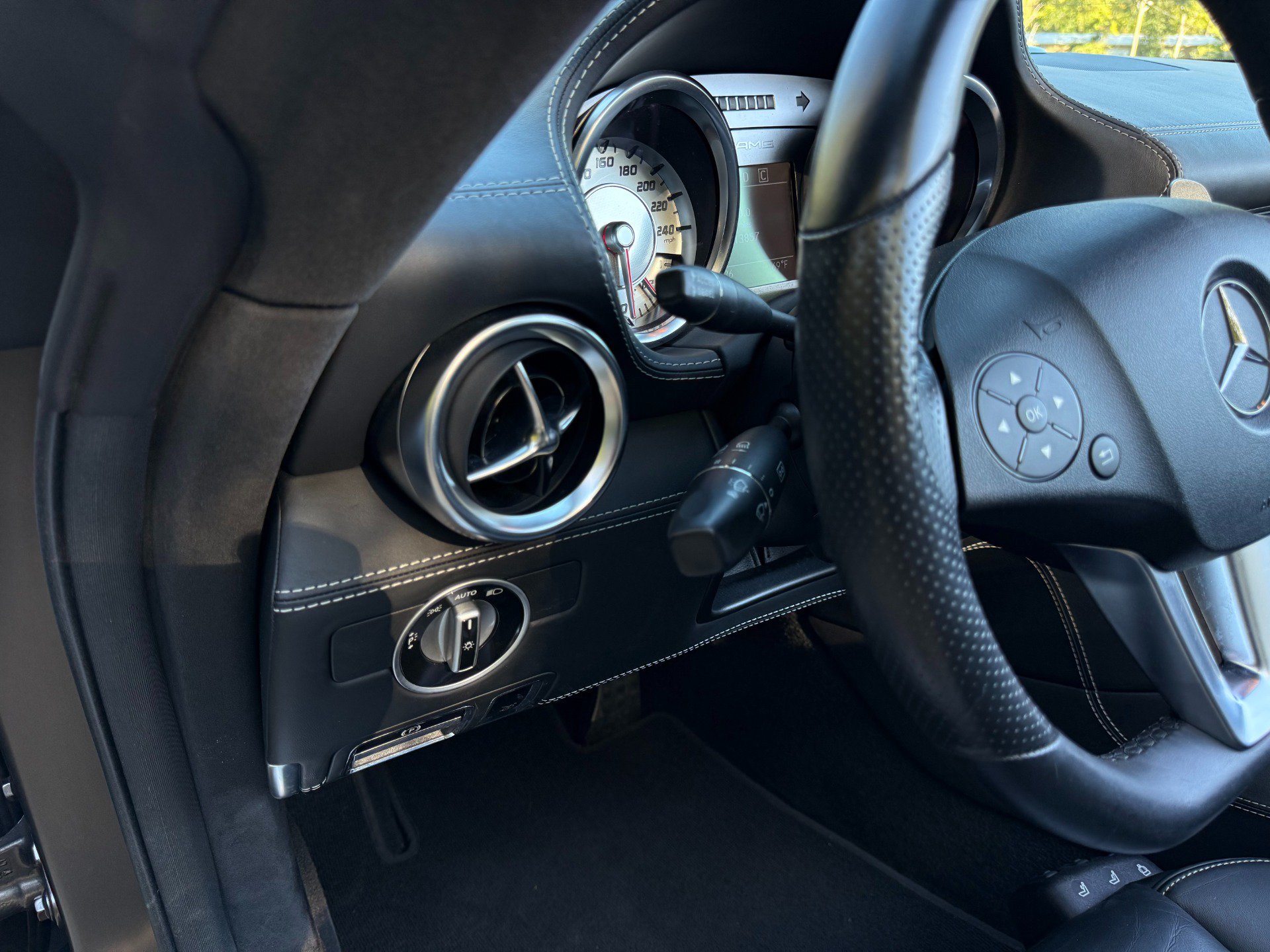 Used 2012 Mercedes-Benz SLS AMG Roadster image 17