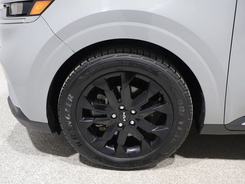 Used 2022 Kia Carnival SX Prestige FWD image 8