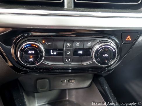 Used 2025 Chevrolet Trax LT FWD image 16