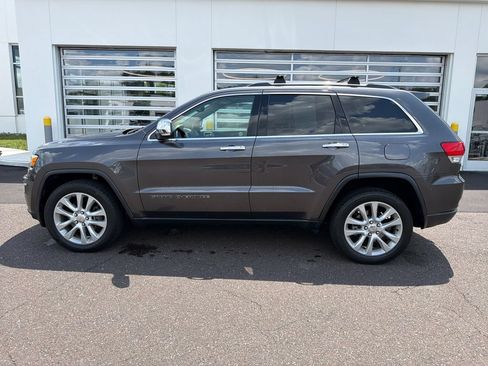 Used 2017 Jeep Grand Cherokee Limited w/ Trailer Tow Group IV AWD/4WD image 2