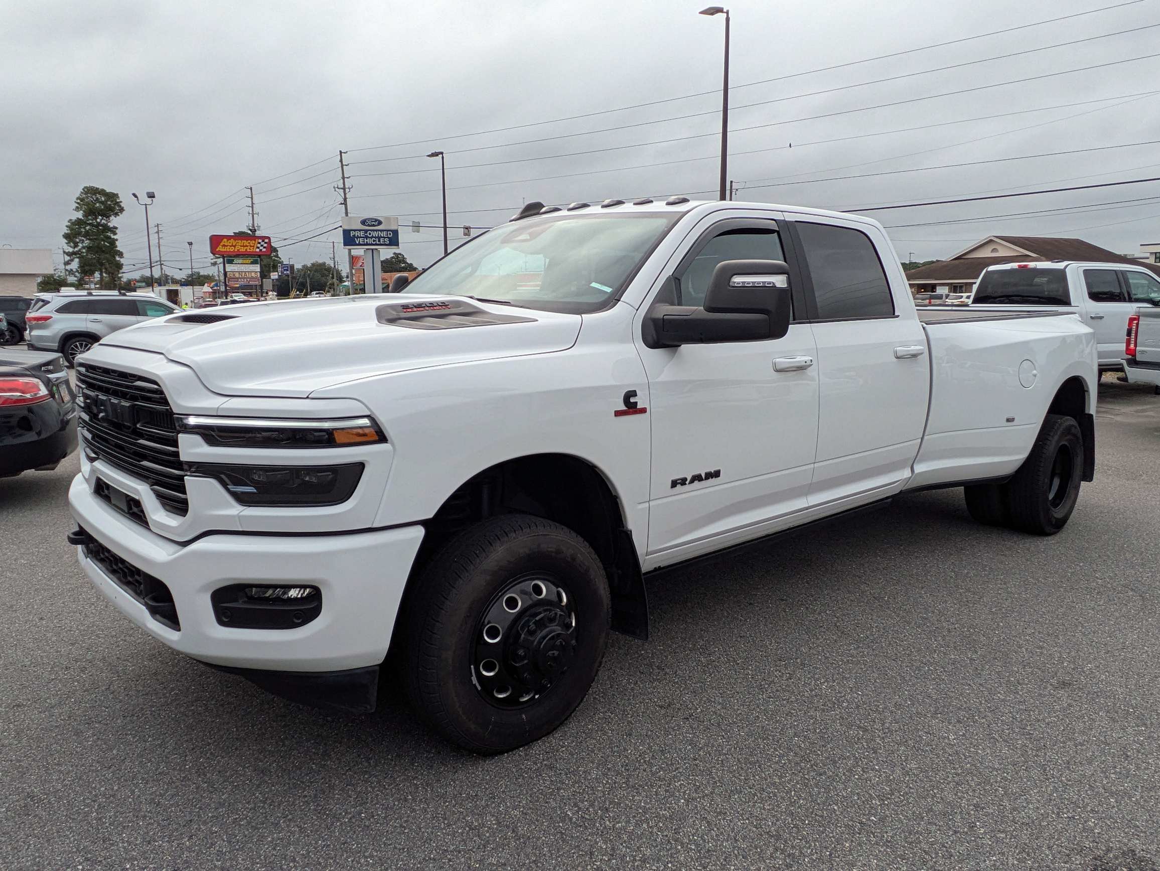 Used 2025 RAM 3500 Laramie AWD/4WD image 8