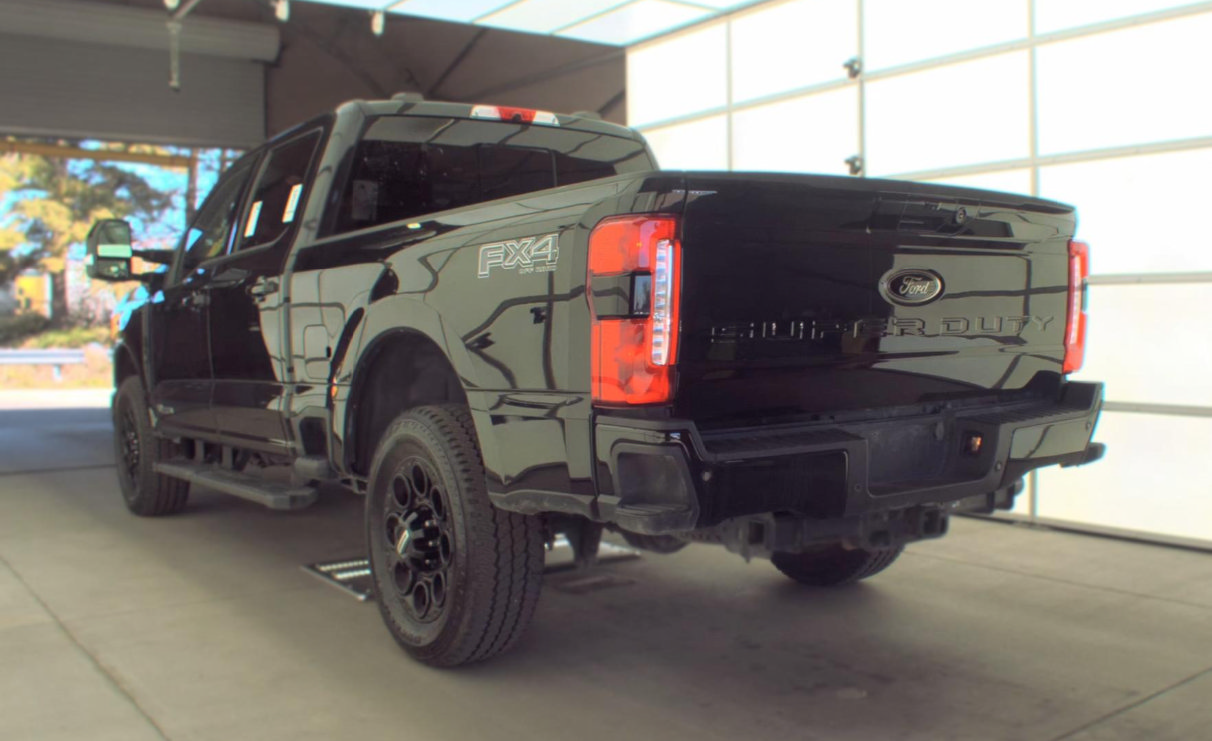 Used 2023 Ford F250 Lariat w/ Lariat Ultimate Package AWD/4WD image 4