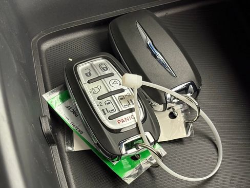 New 2026 Chrysler Pacifica Select FWD image 40