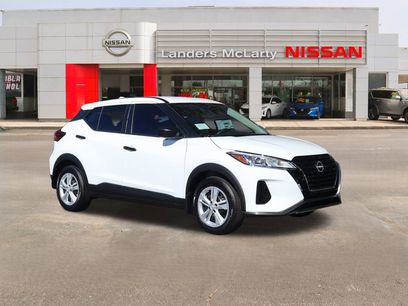 New 2025 Nissan Kicks Play S