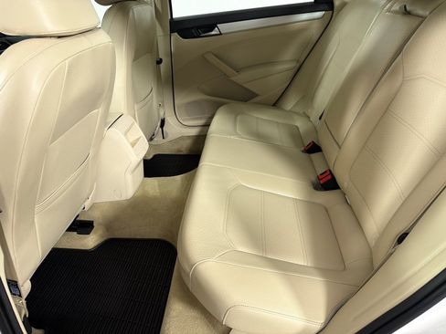 Used 2012 Volkswagen Passat TDI SE FWD image 18