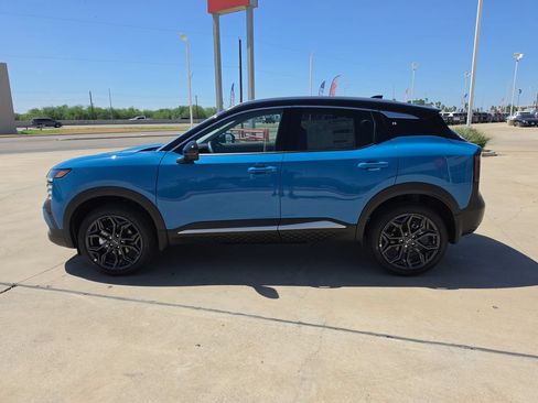 New 2026 Nissan Kicks SR w/ SR Premium Package FWD image 4