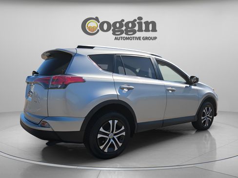 Used 2016 Toyota RAV4 LE image 6