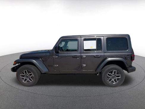 Used 2025 Jeep Wrangler Unlimited Sahara AWD/4WD image 9