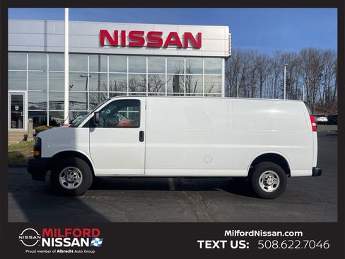 Used 2022 Chevrolet Express 3500 Extended w/ Driver Convenience Package RWD image 2