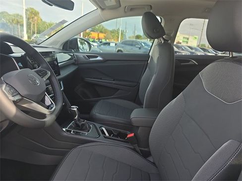 New 2026 Volkswagen Taos SE image 14