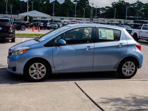 Used 2013 Toyota Yaris LE FWD image 3
