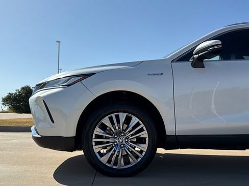 Used 2021 Toyota Venza XLE w/ Carpet Mat Package (TMS) AWD/4WD image 5