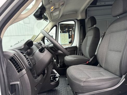 Used 2023 RAM ProMaster 2500 FWD image 12