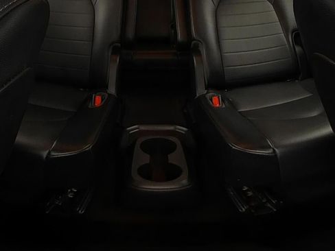 Used 2021 Toyota Highlander XLE FWD image 13