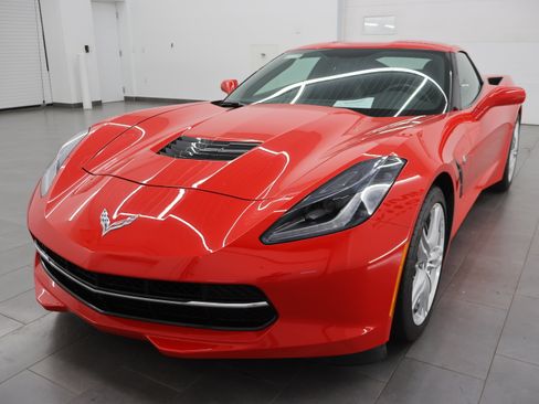 Used 2017 Chevrolet Corvette Stingray Coupe w/ 1LT RWD image 7