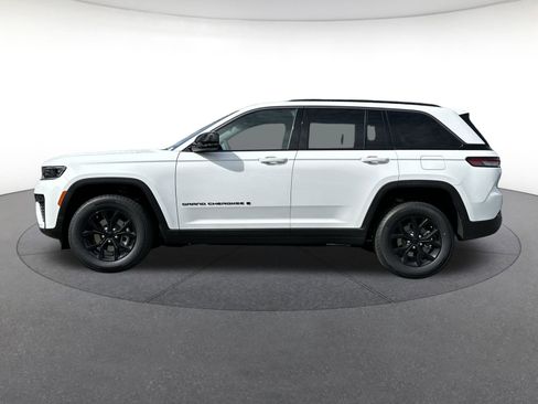 New 2026 Jeep Grand Cherokee Altitude image 2
