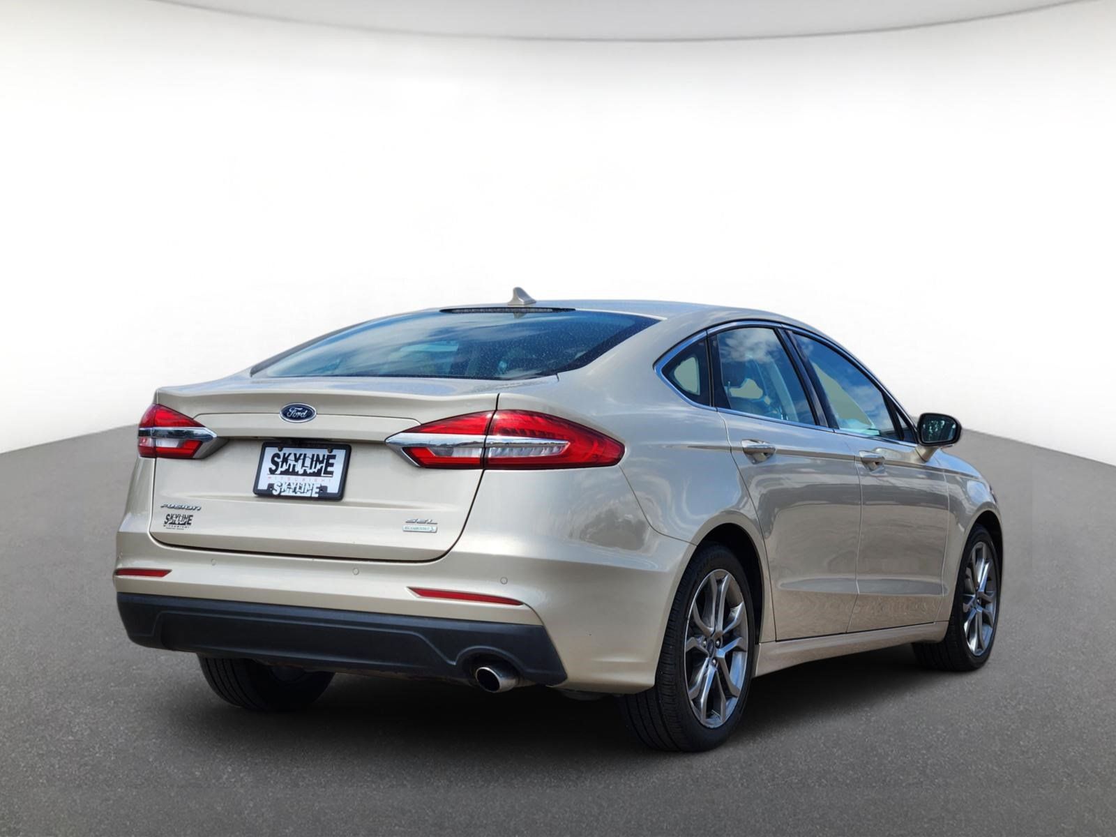 Used 2019 Ford Fusion SEL FWD image 3