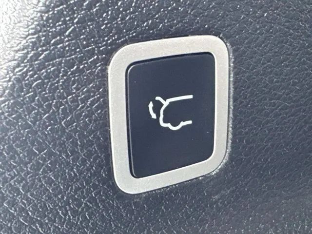 Used 2025 Chrysler Pacifica Limited FWD image 14