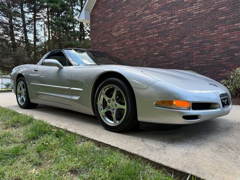 Used 2004 Chevrolet Corvette Coupe w/ Preferred Equipment Group image 31