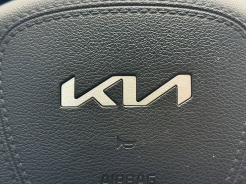 Used 2023 Kia Telluride EX w/ EX Captain's Chair Package FWD image 5