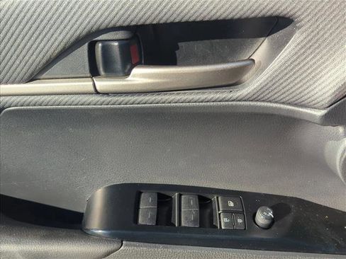 Used 2025 Toyota Camry SE image 9