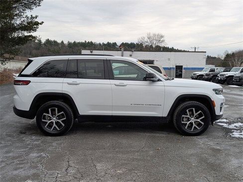 Used 2024 Jeep Grand Cherokee Limited image 5