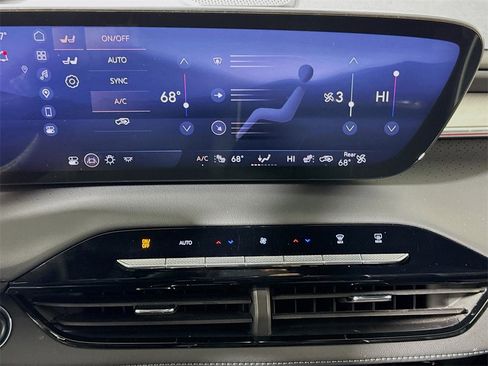 Used 2025 Buick Enclave Avenir image 14