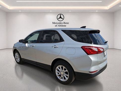 Used 2020 Chevrolet Equinox LS w/ LS Convenience Package FWD image 4