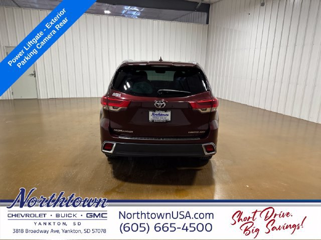 Used 2017 Toyota Highlander Limited AWD/4WD image 4
