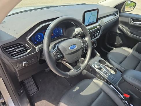 Certified 2022 Ford Escape Titanium AWD/4WD image 15