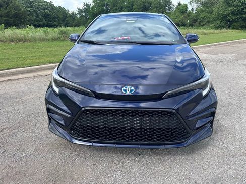 Used 2024 Toyota Corolla SE w/ SE Package FWD image 2