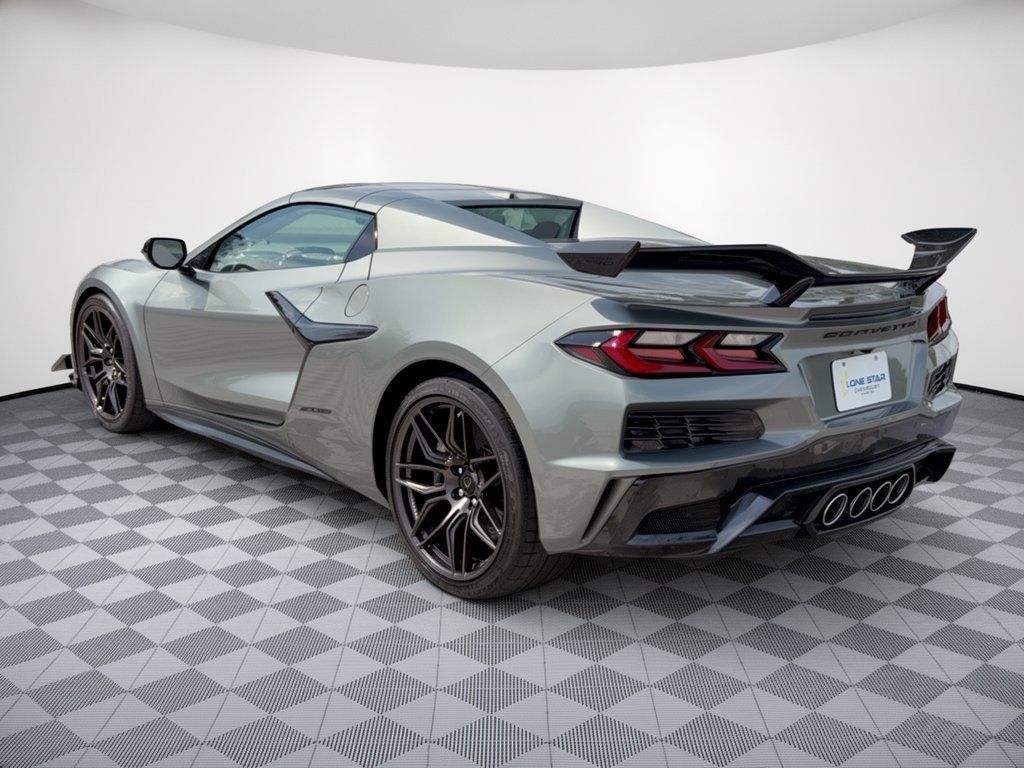 Used 2024 Chevrolet Corvette Z06 w/ Z07 Performance Package RWD image 3