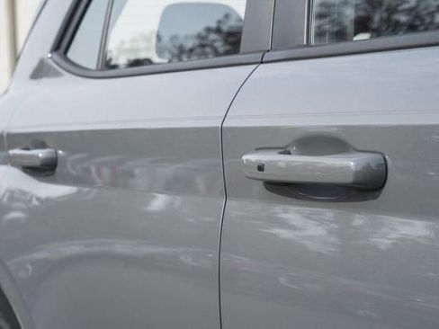 Used 2021 Hyundai Venue SEL w/ Premium Package image 12