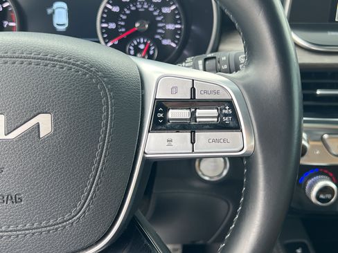 Used 2022 Kia Telluride SX w/ Towing Package FWD image 17
