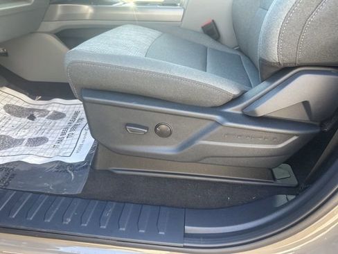 New 2026 Ford F250 XLT w/ XLT Premium Package RWD image 17