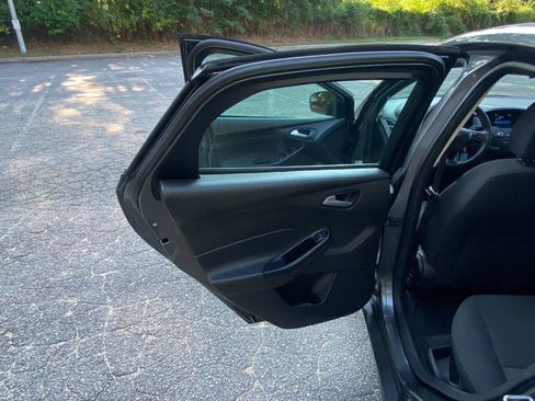 Used 2017 Ford Focus SE FWD image 37