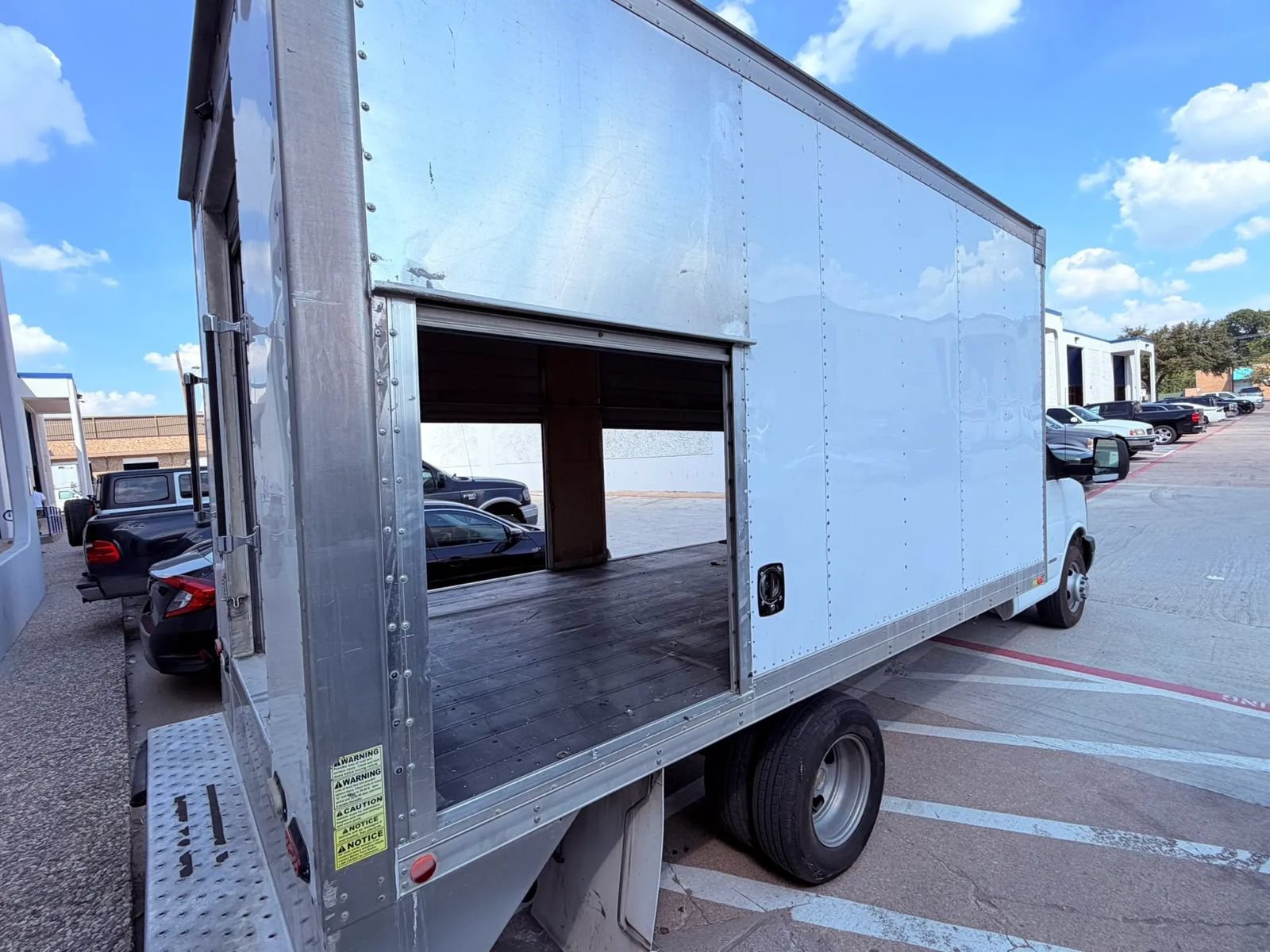 Used 2016 Chevrolet Express 4500 RWD image 14