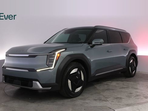 Used 2024 Kia EV9 Wind AWD/4WD image 2