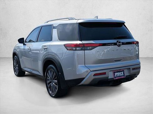 Used 2025 Nissan Pathfinder SL w/ SL Premium Package FWD image 6