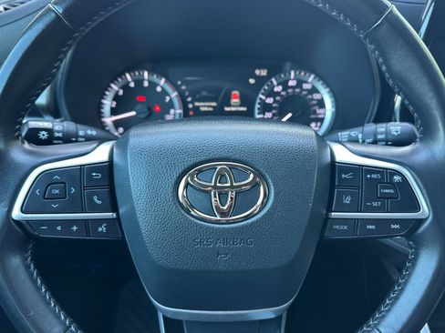 Used 2023 Toyota Highlander LE FWD image 24