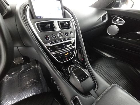 Used 2019 Aston Martin DB11 Coupe RWD image 14