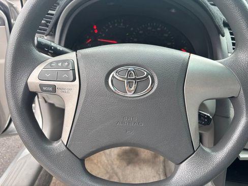 Used 2009 Toyota Camry LE FWD image 17