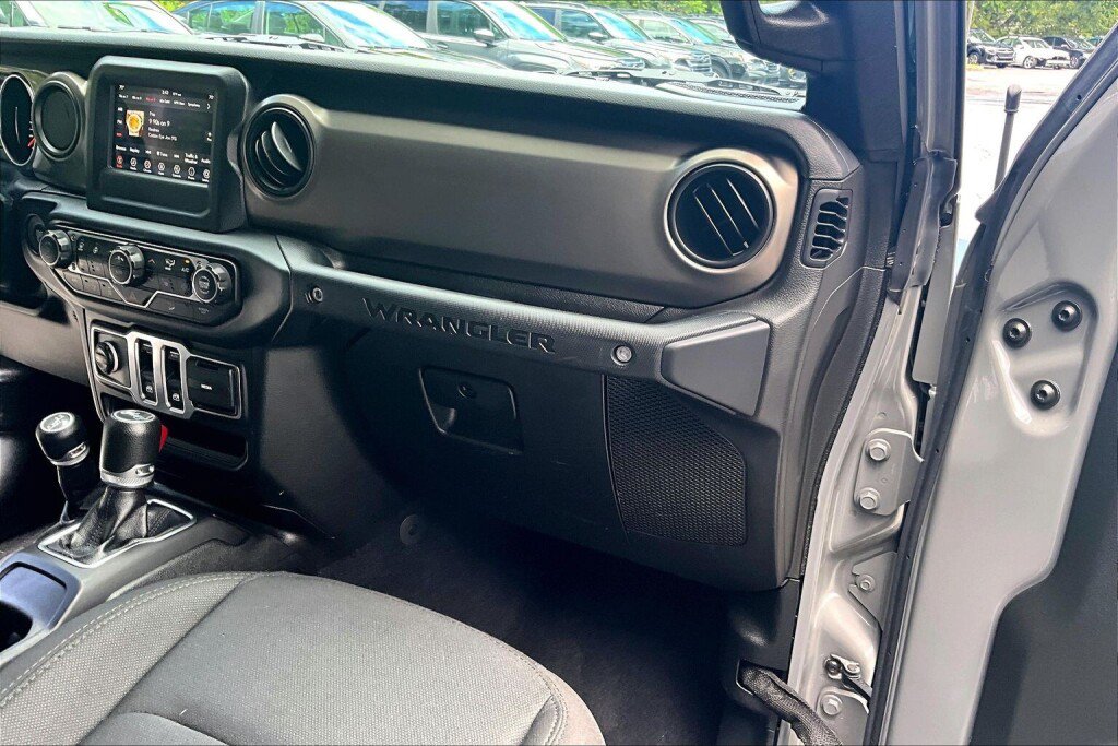 Used 2019 Jeep Wrangler Sport AWD/4WD image 11